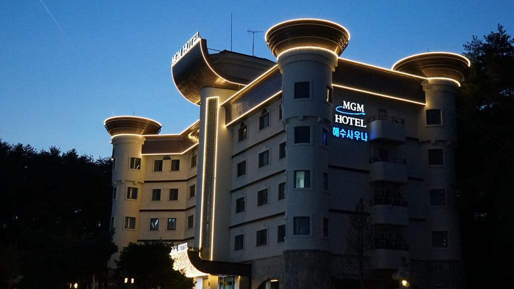 Mgm Hotel Gangneung Bagian luar foto