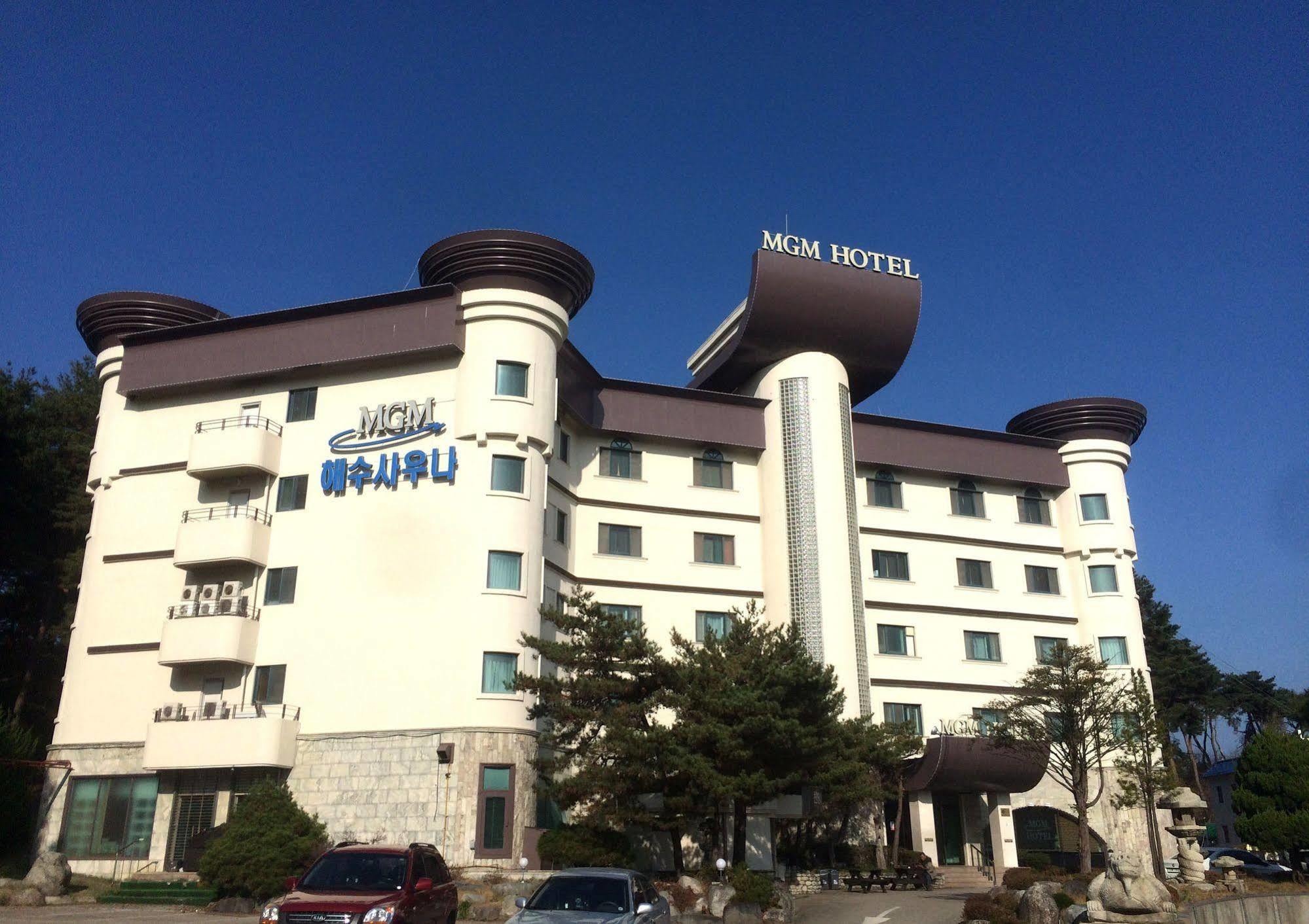 Mgm Hotel Gangneung Bagian luar foto